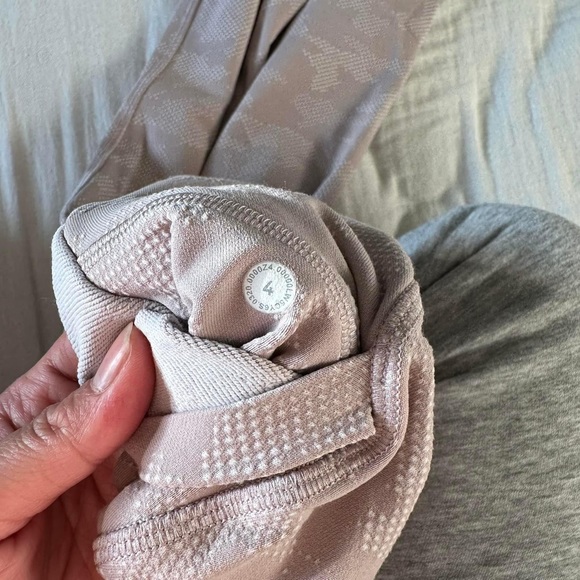 Lululemon Swift Speed High-Rise Tight 28" - Picture 2 of 5